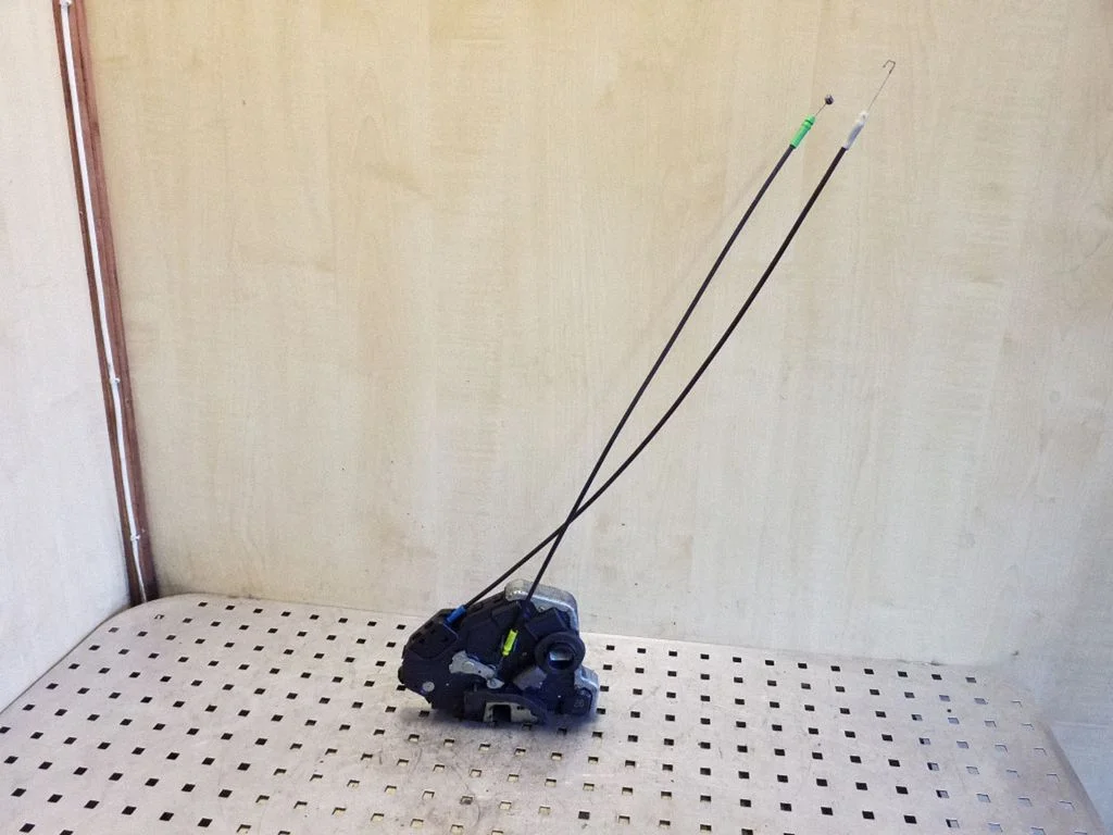 Front door lock – right