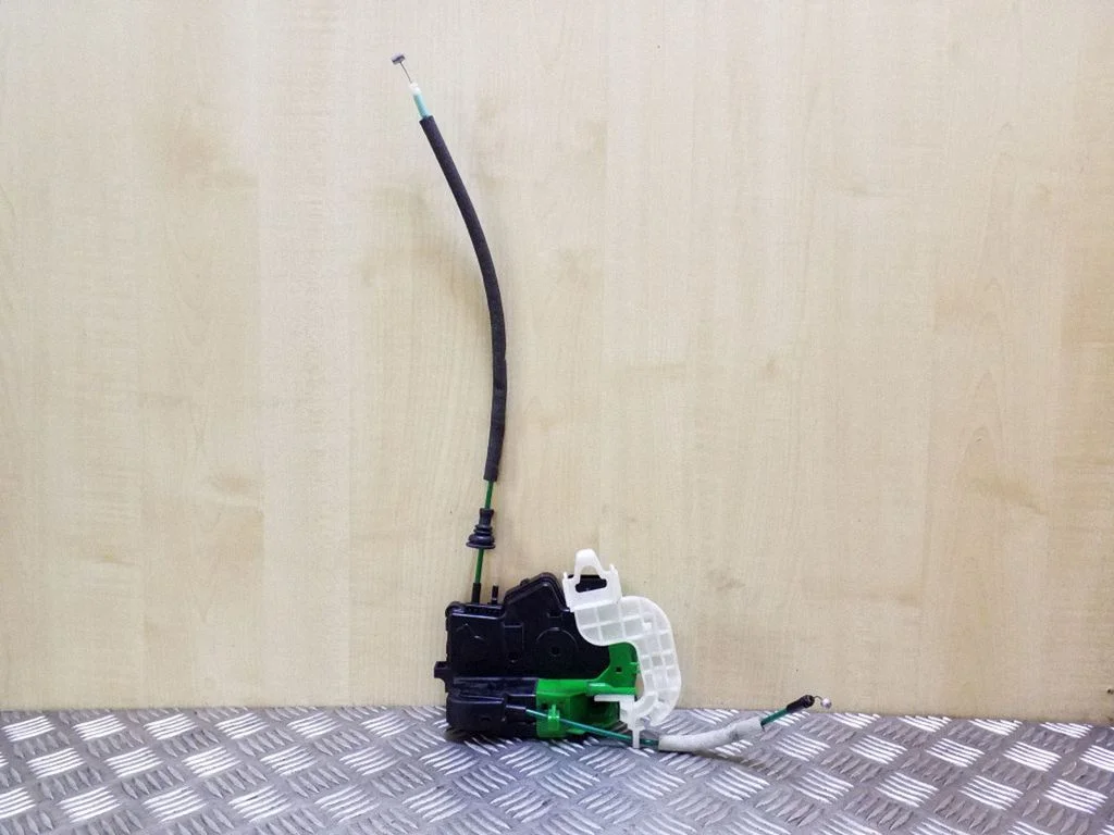 Front door lock 813103Z030