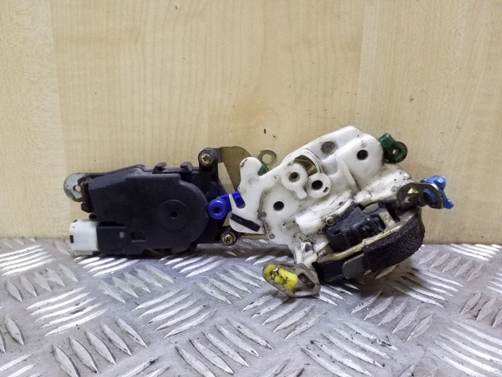 Front door lock – left