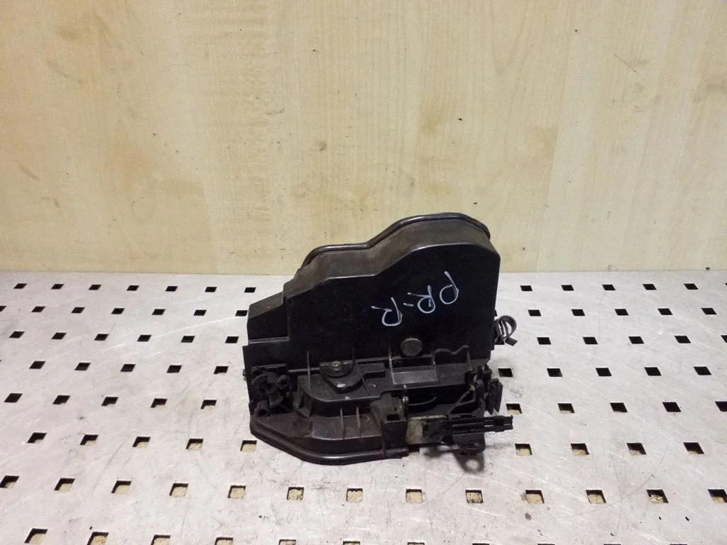 Front door lock 7167072