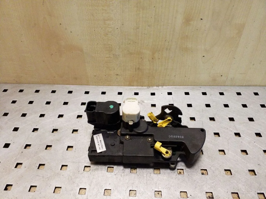 Front door lock – Opel Frontera B (1998-2004)