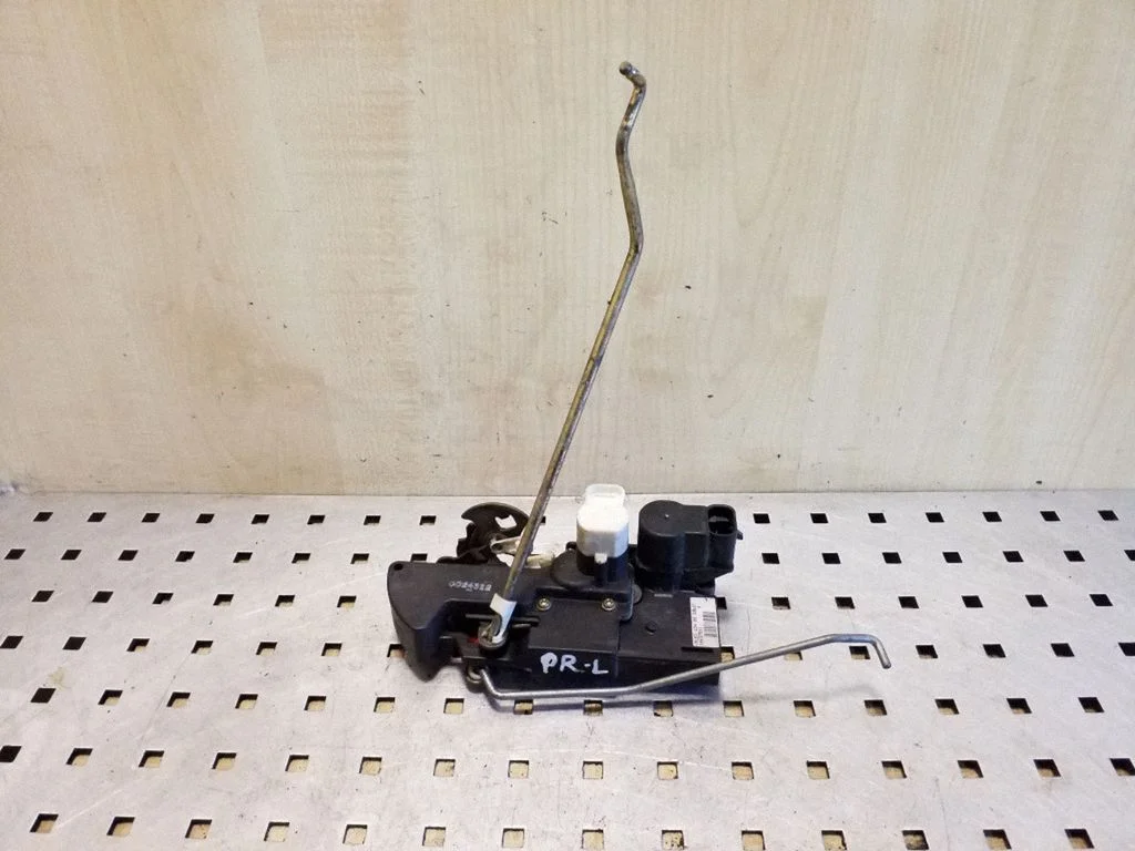 Front door lock – Opel Frontera B (1998-2004)