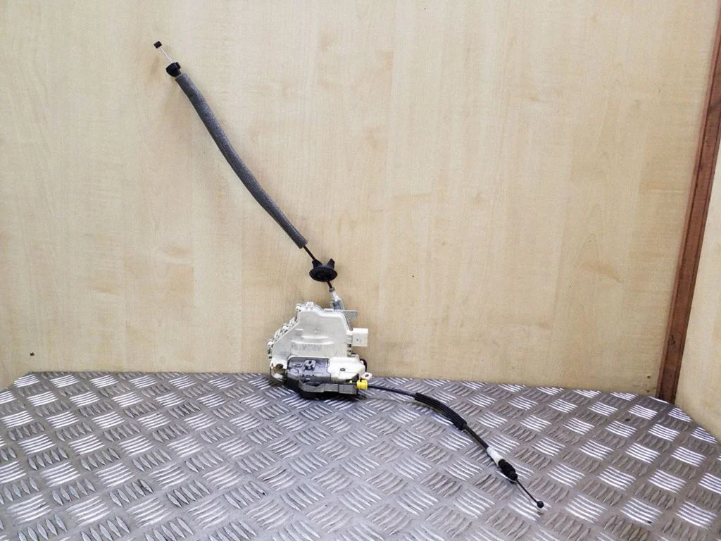 Front door lock 8J2837016C