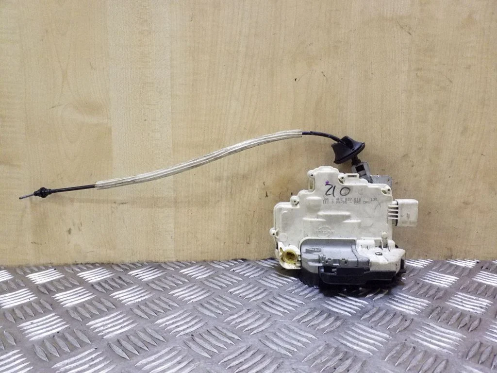 Front door lock 4F2837016