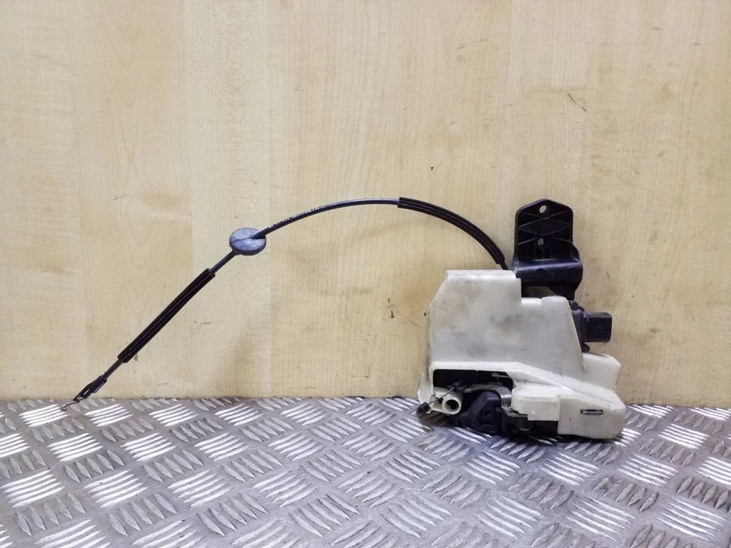 Front door lock 3B0837868