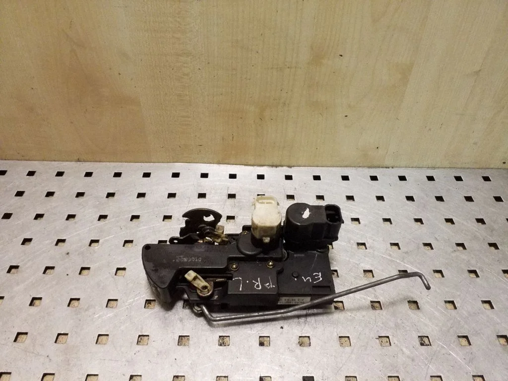 Front door lock – Opel Frontera B (1998-2004)