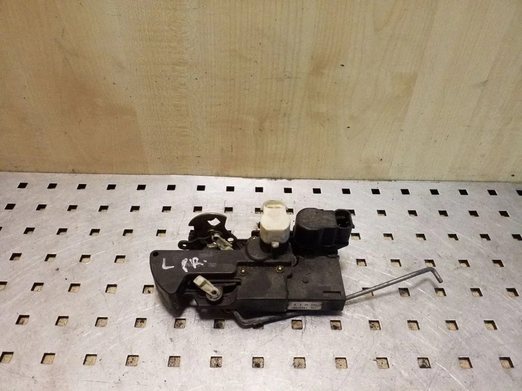 Front door lock – Opel Frontera B (1998-2004)