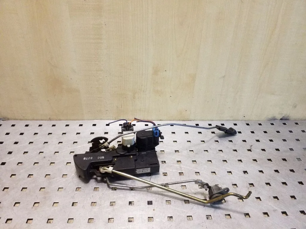 Front door lock – Opel Frontera B (1998-2004)