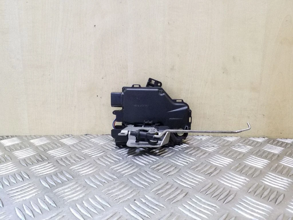 Front door lock 4B1837015G