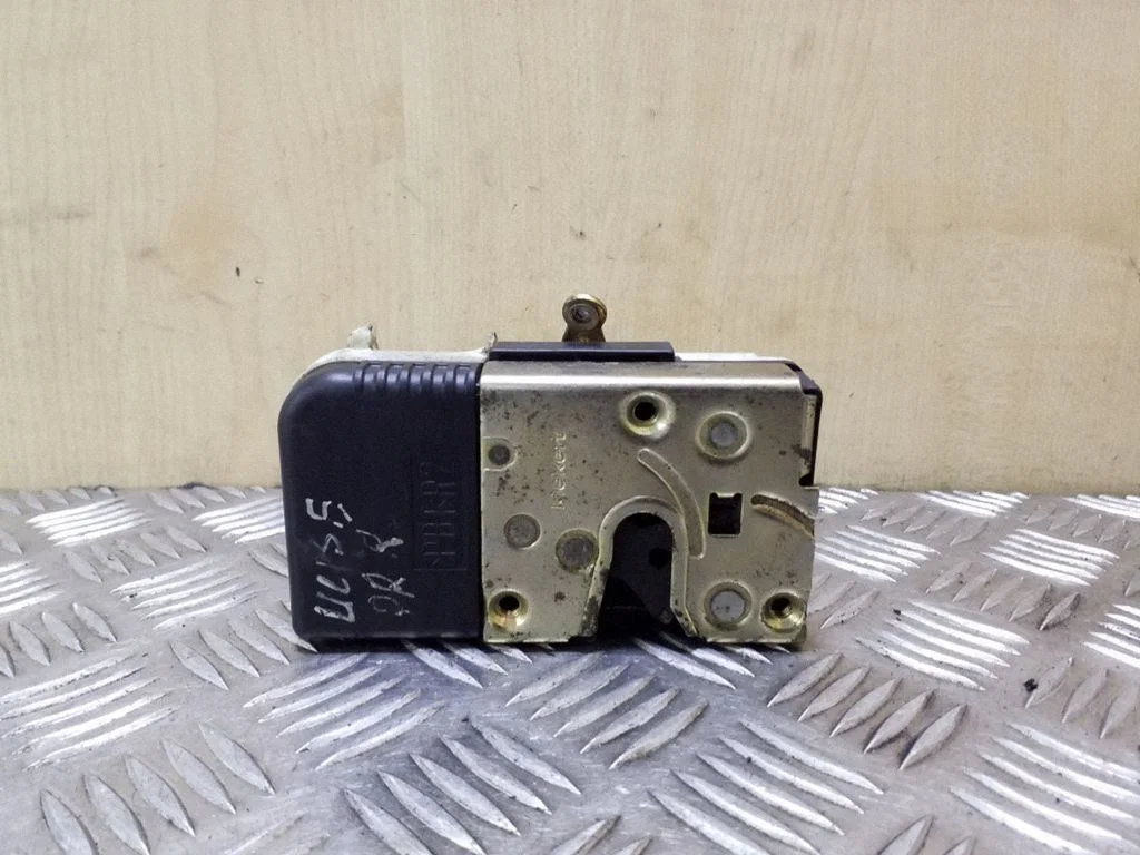 Front door lock – right