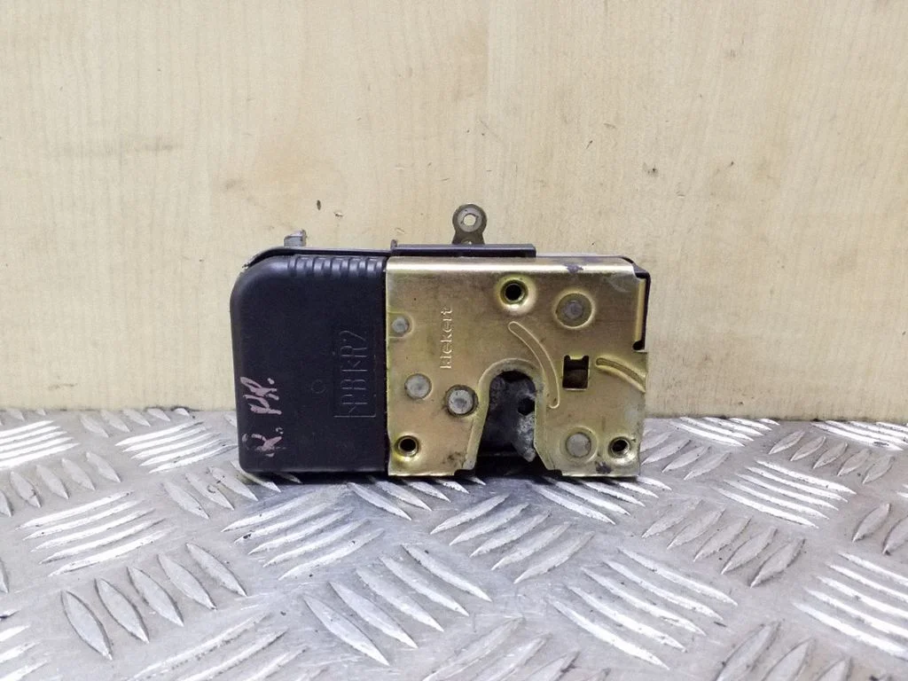 Front door lock – right