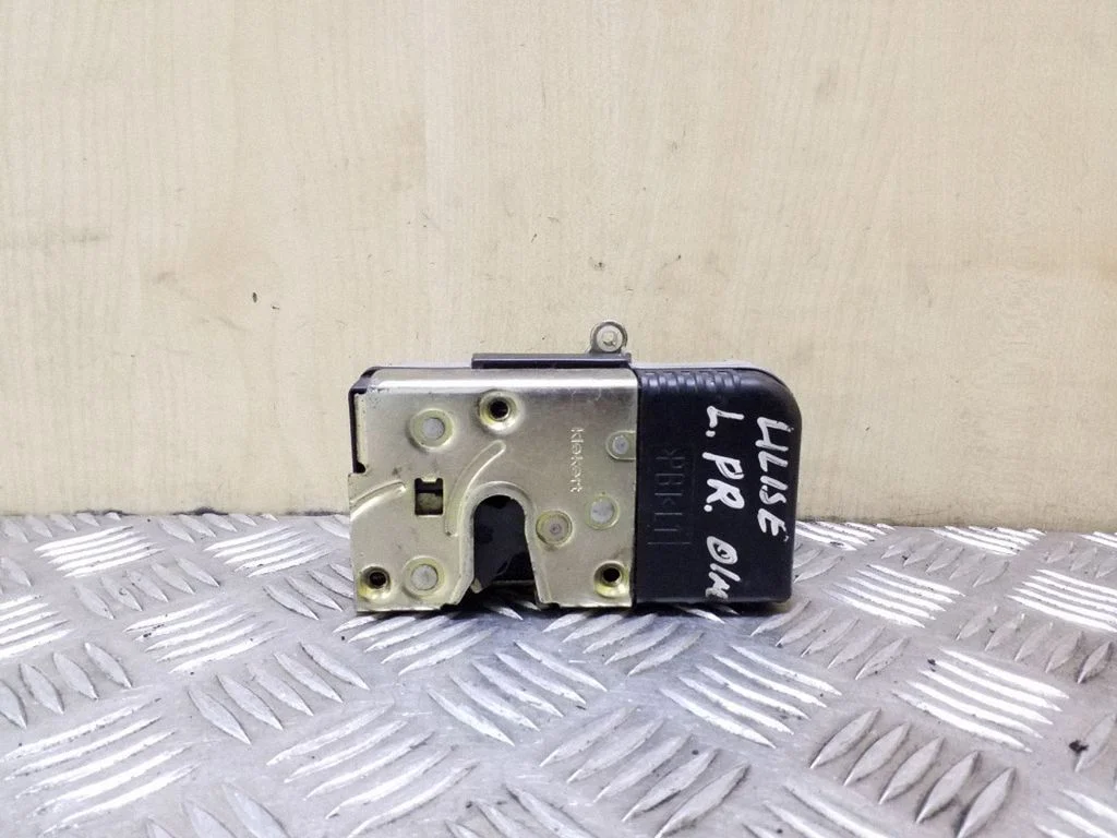 Front door lock – left