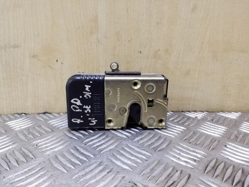 Front door lock – right