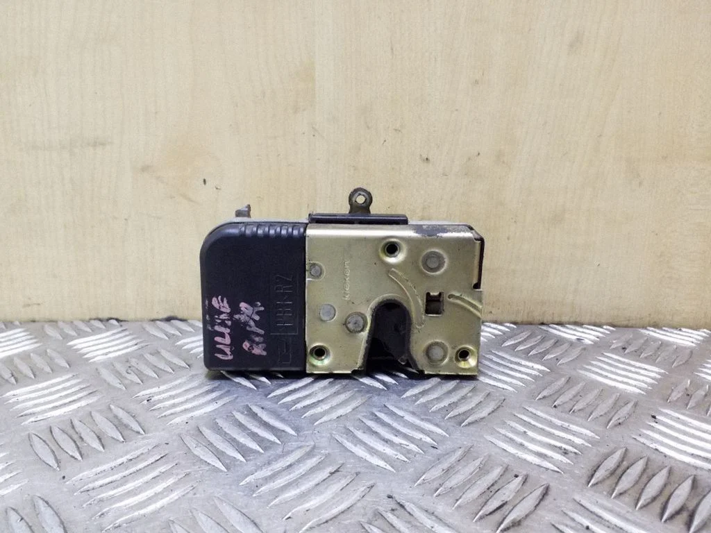 Front door lock – right