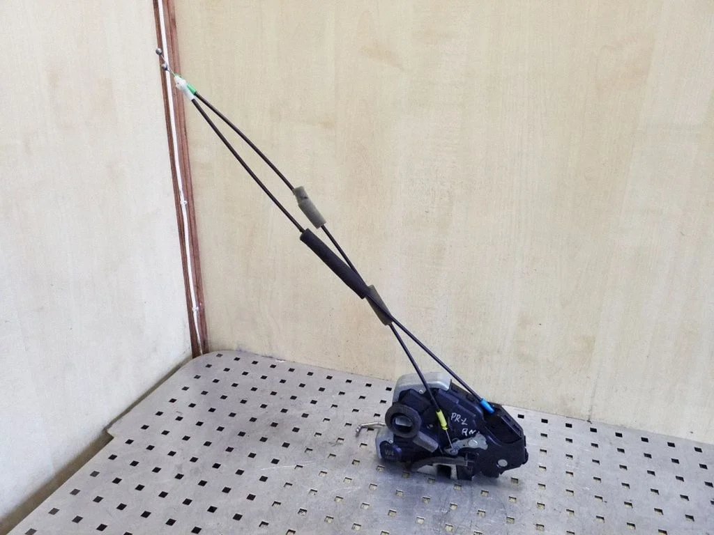 Front door lock A046693