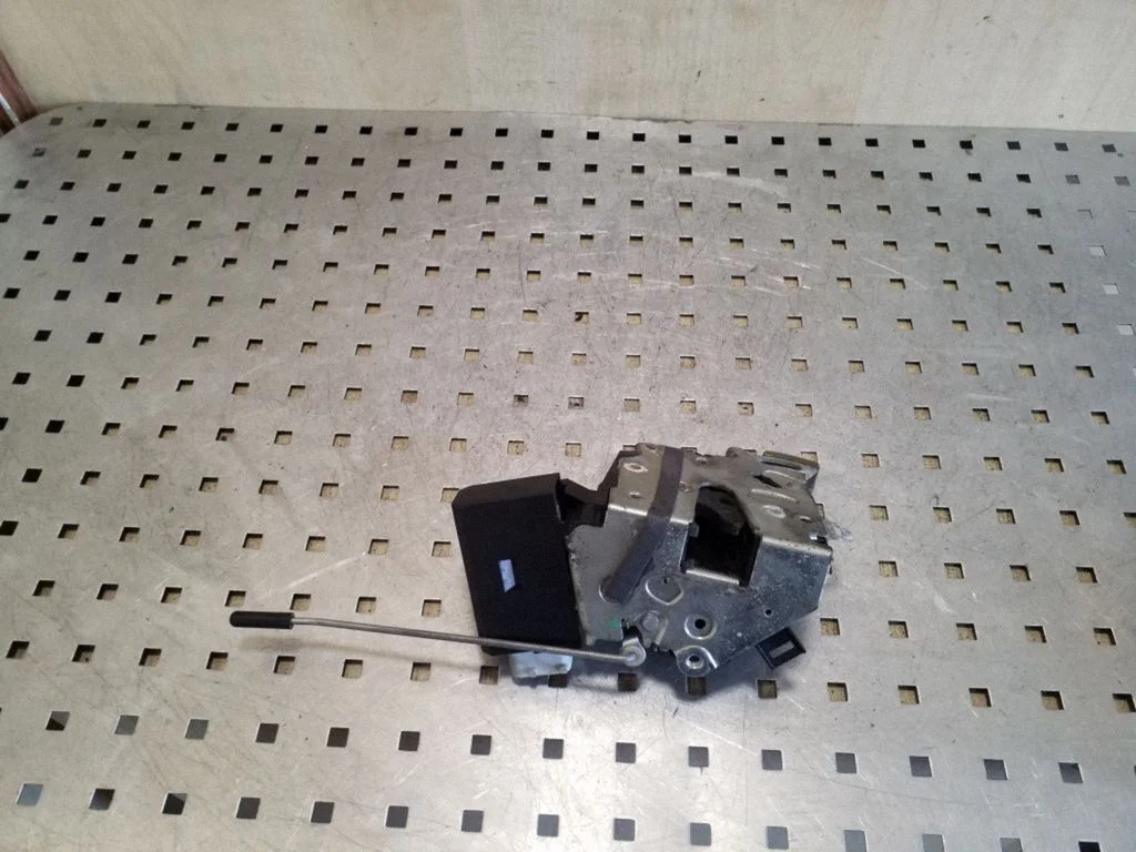 Front door lock 67118352165