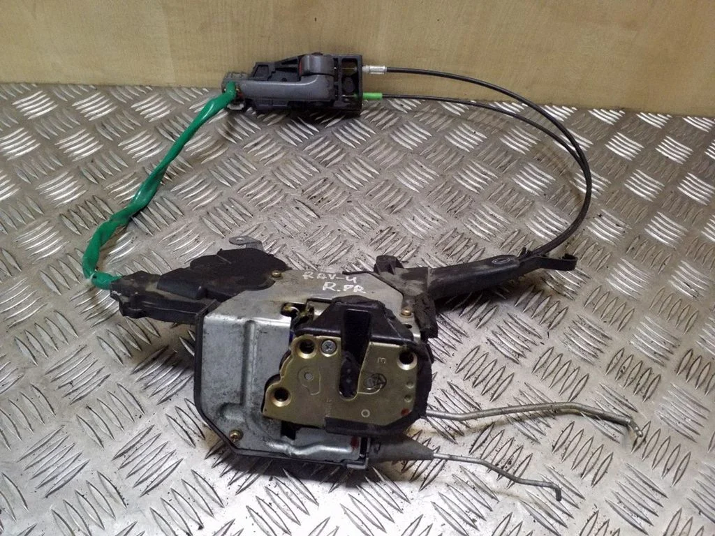 Front door lock – right