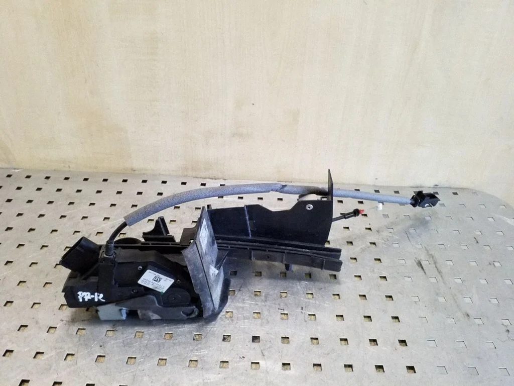 Front door lock BM5AA21812CC