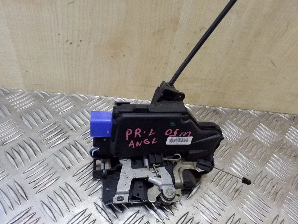 Front door lock 3D2837015