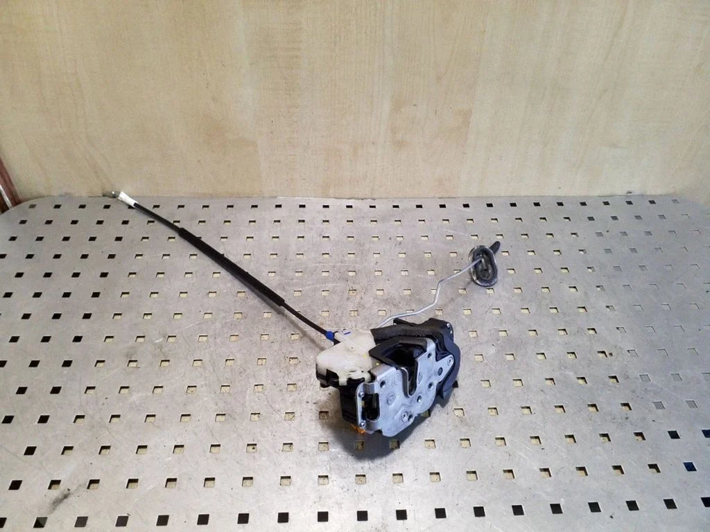 Front door lock 13579519