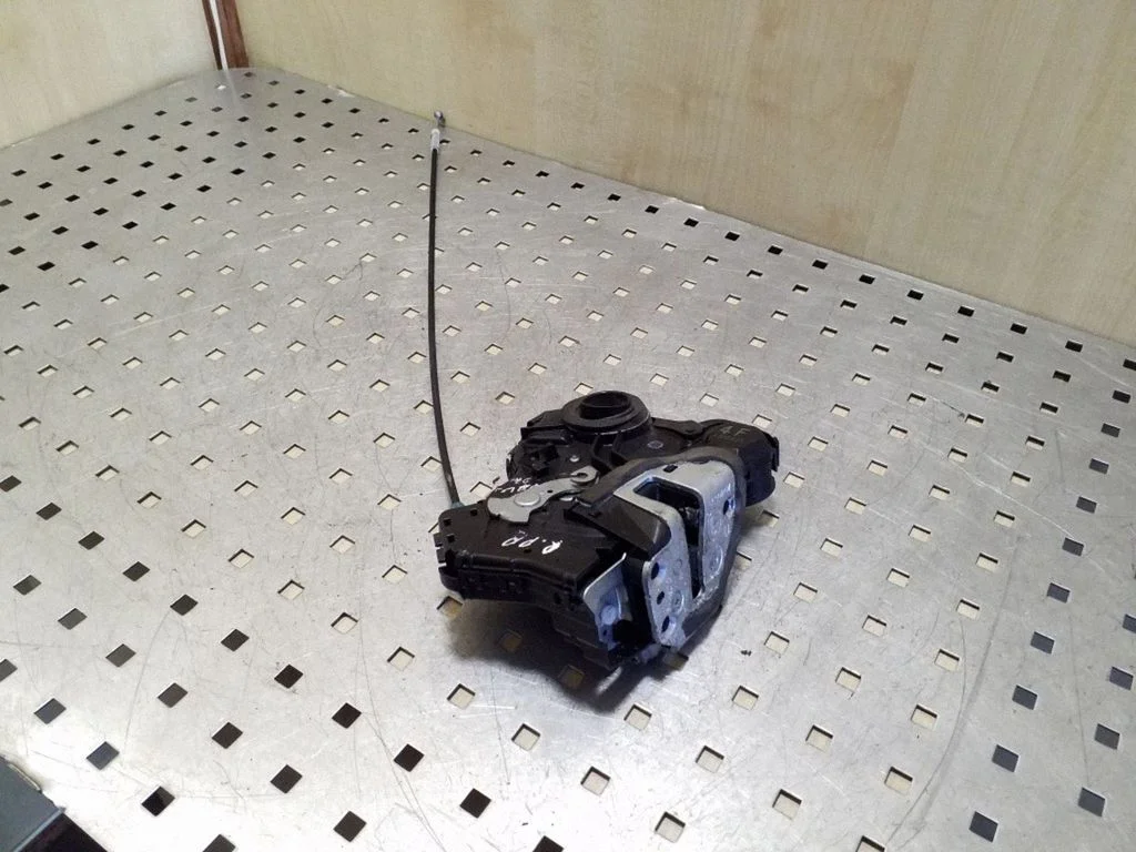 Front door lock A046693
