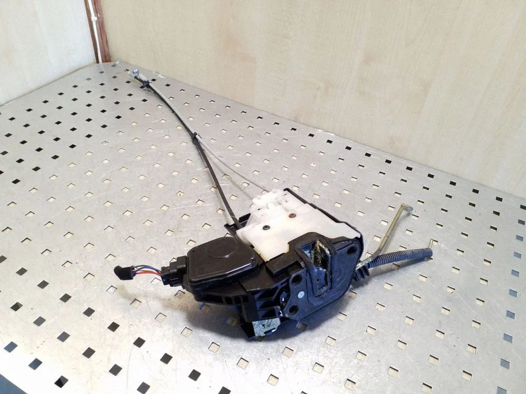 Front door lock 813201F010