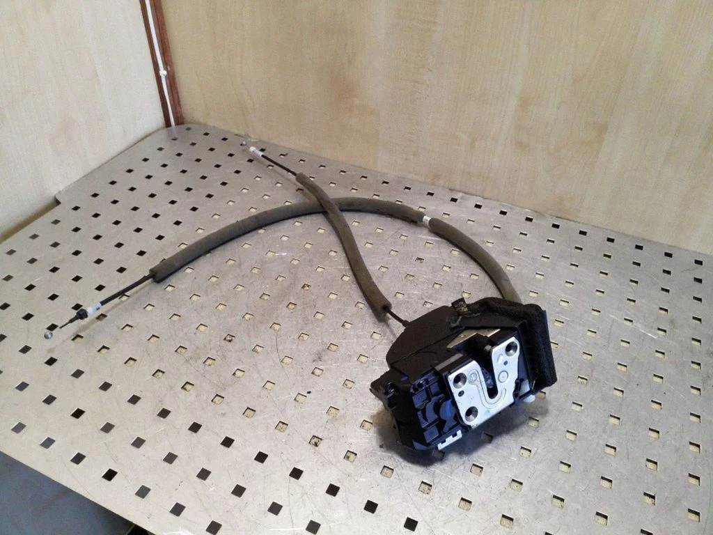 Front door lock – right