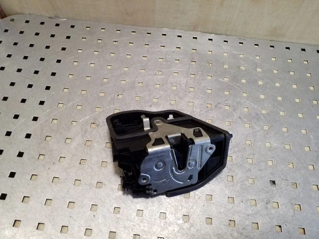 Front door lock 7167074