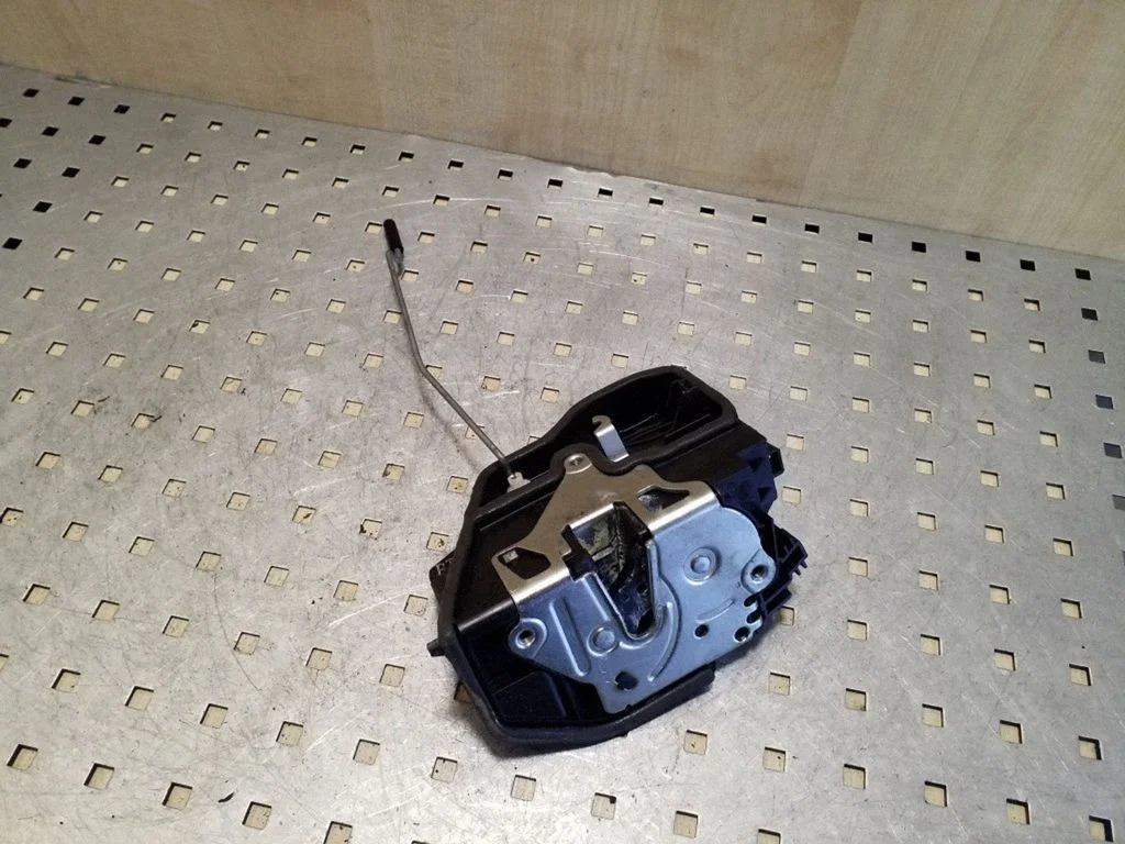 Front door lock 7202145