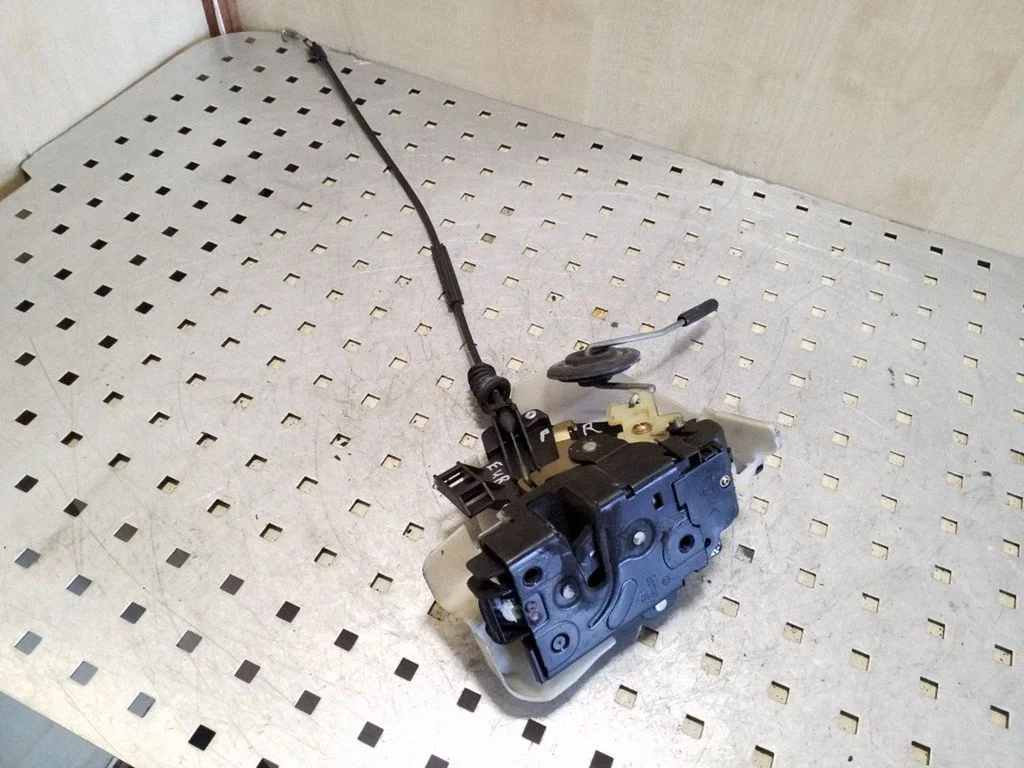 Front door lock – right
