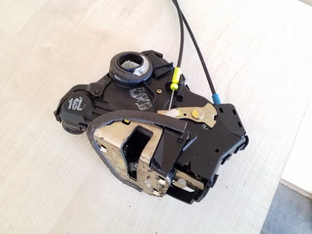Front door lock – left