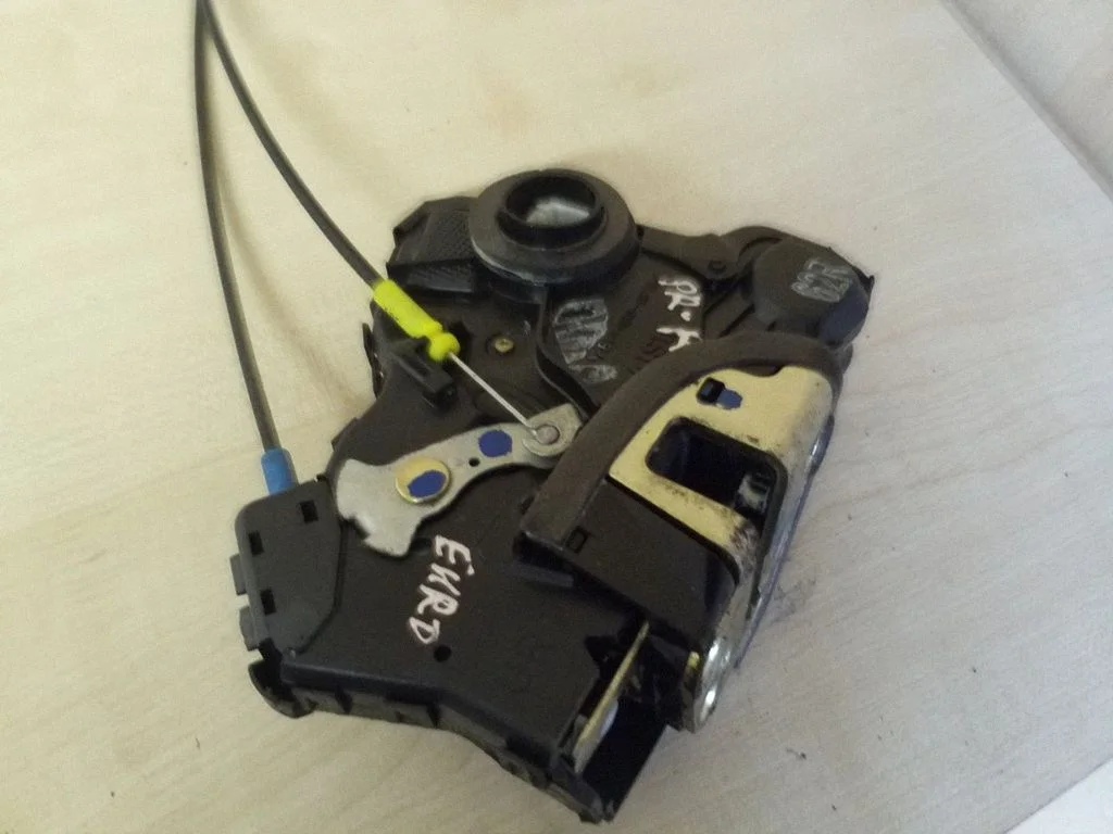 Front door lock – right