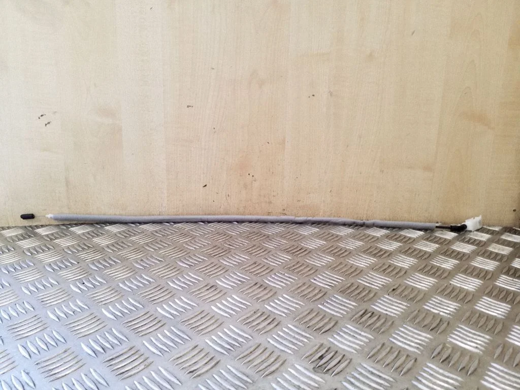 Priekšējo durvju trosīte 51217137079