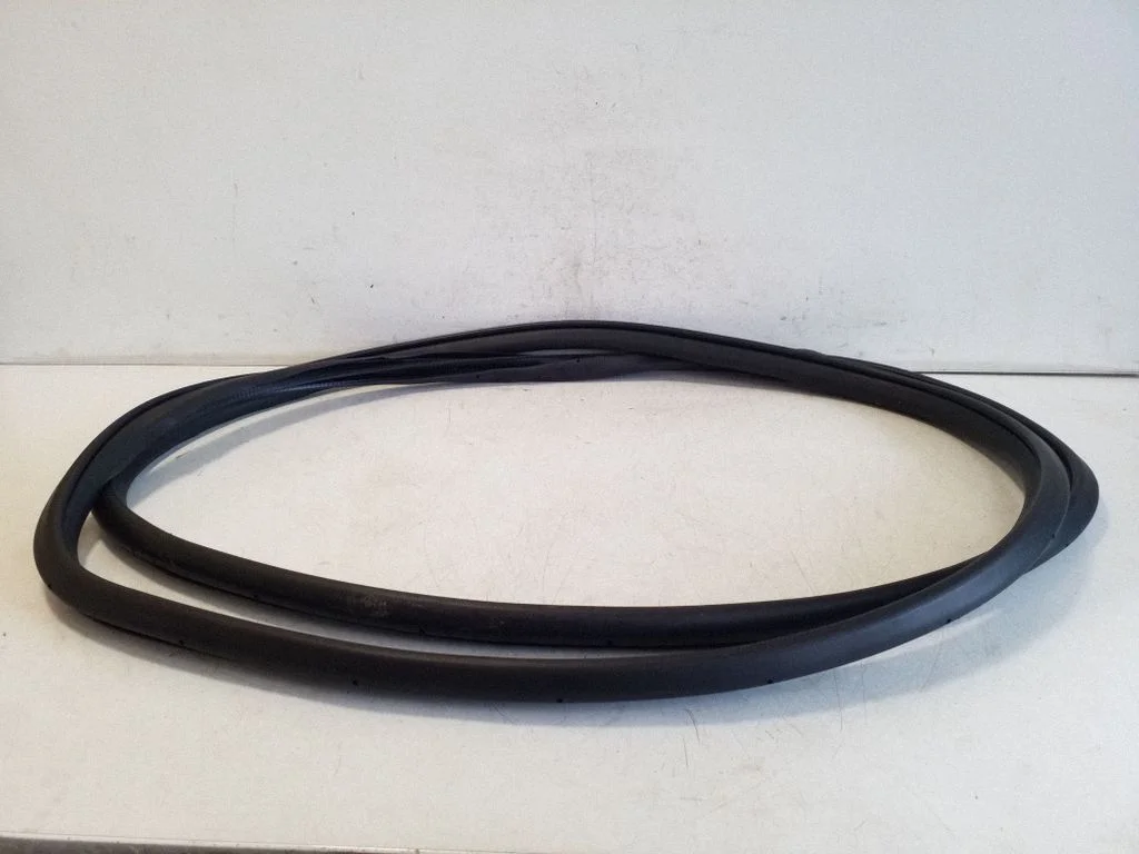 Front door rubber seal – Nissan Navara D23 (2015-)