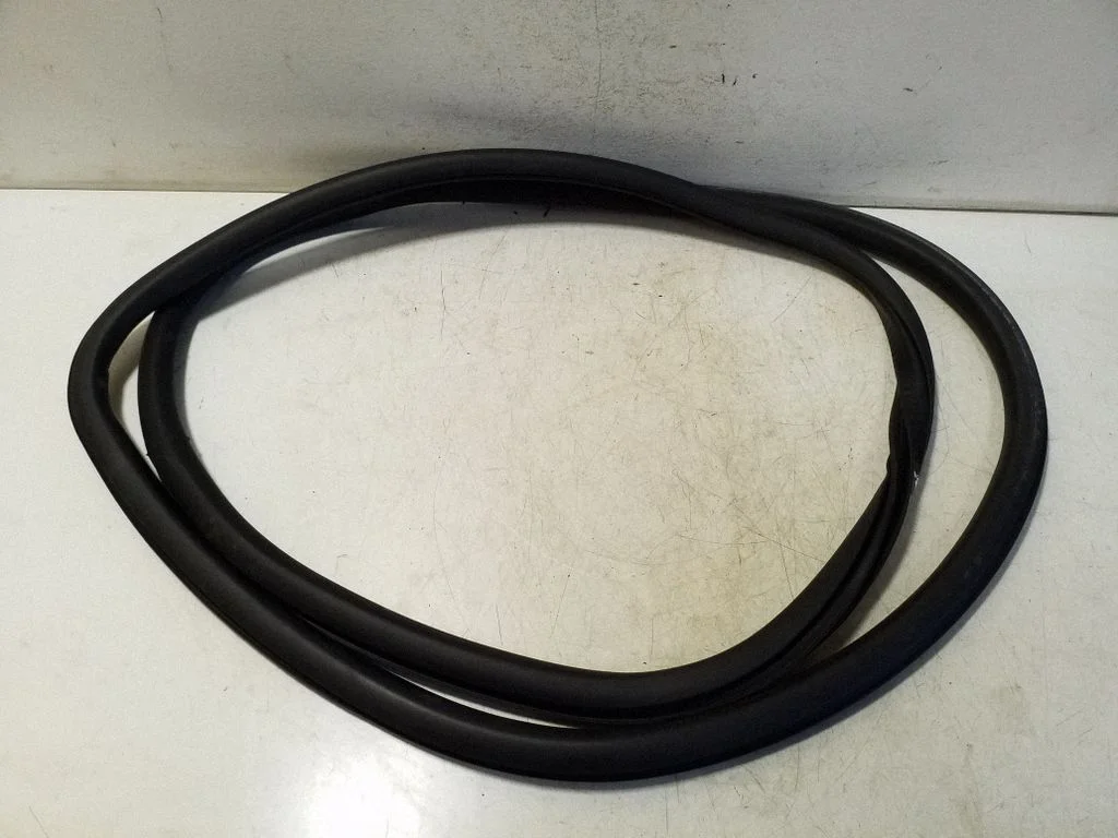 Front door rubber seal – right