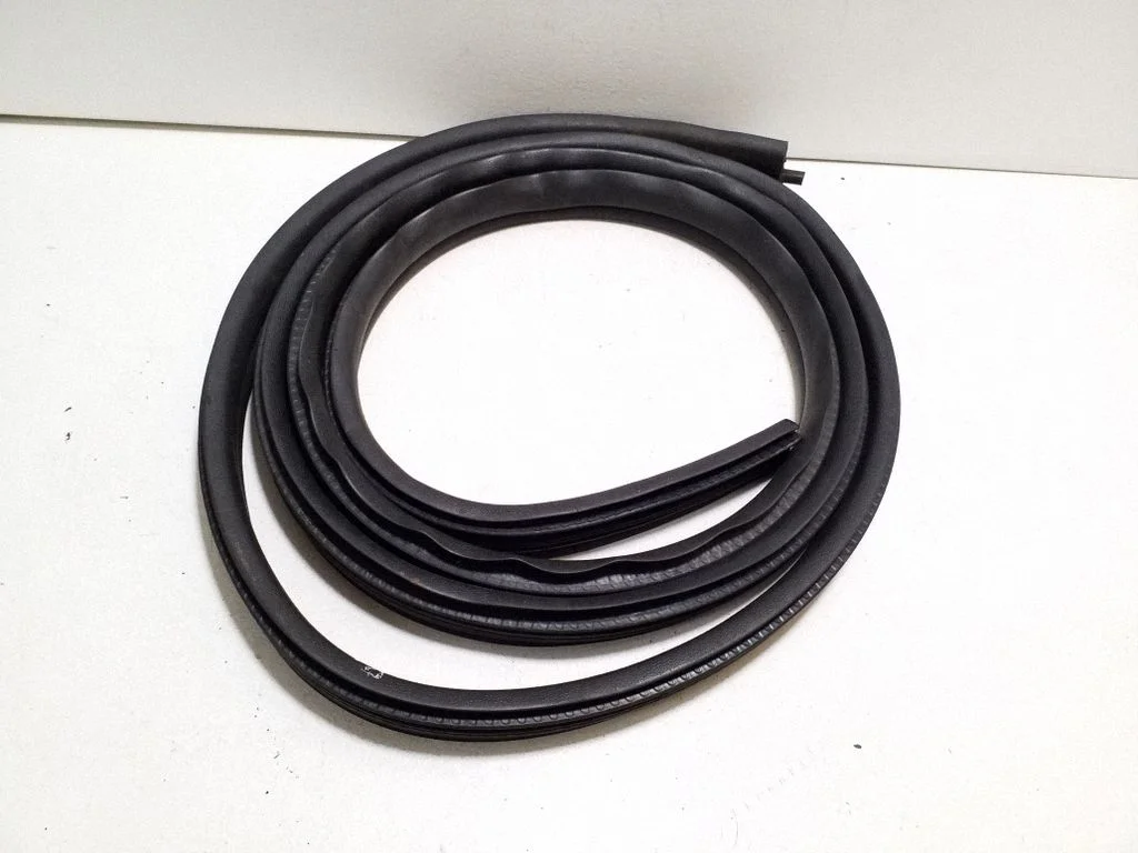 Front door rubber seal – left