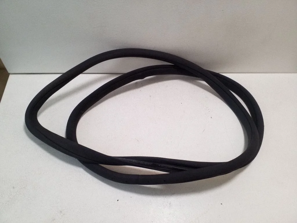 Front door rubber seal – right