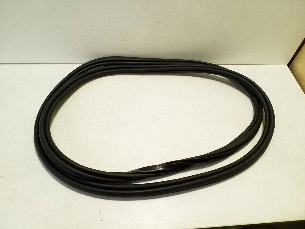 Front door rubber seal 31457673
