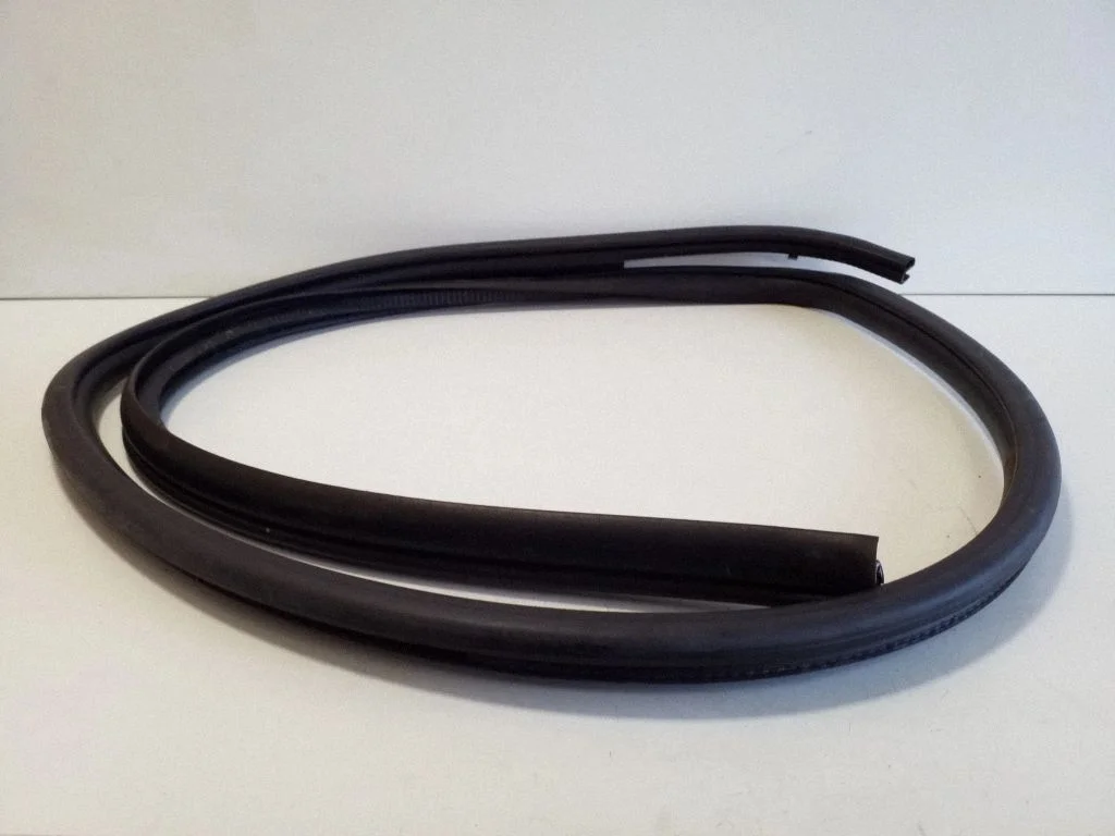 Front door rubber seal – right