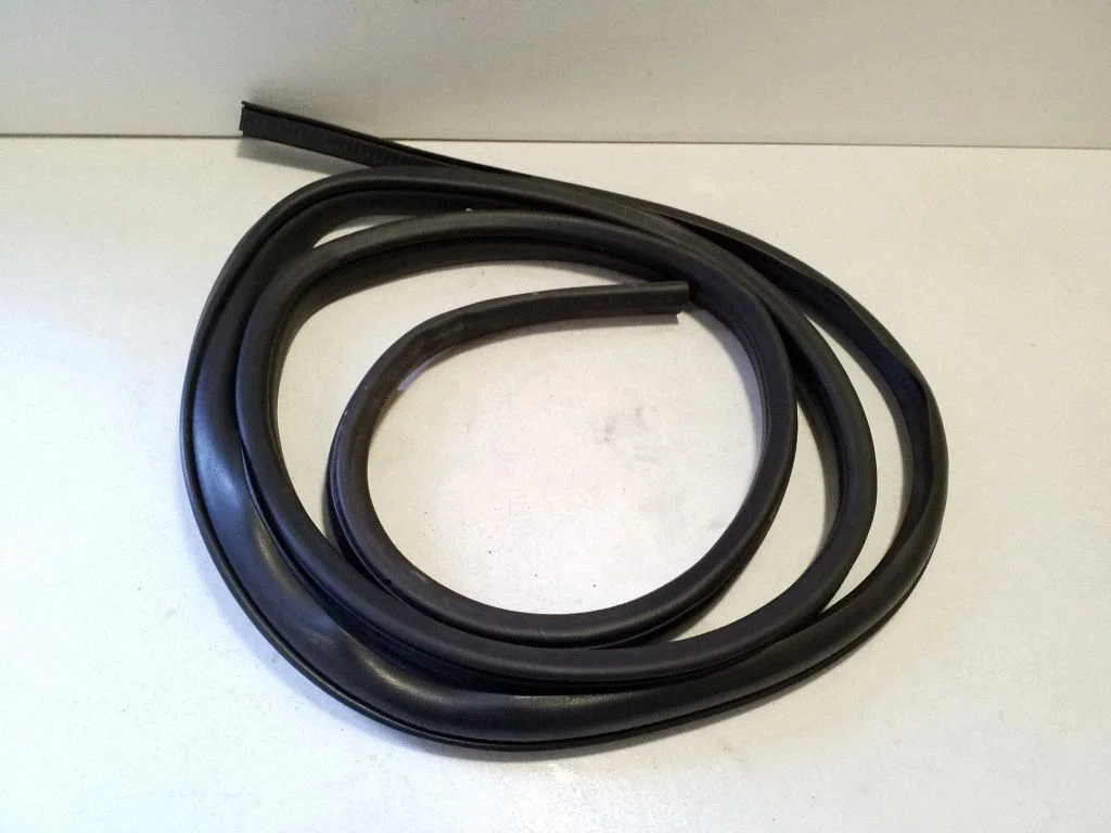 Front door rubber seal – right