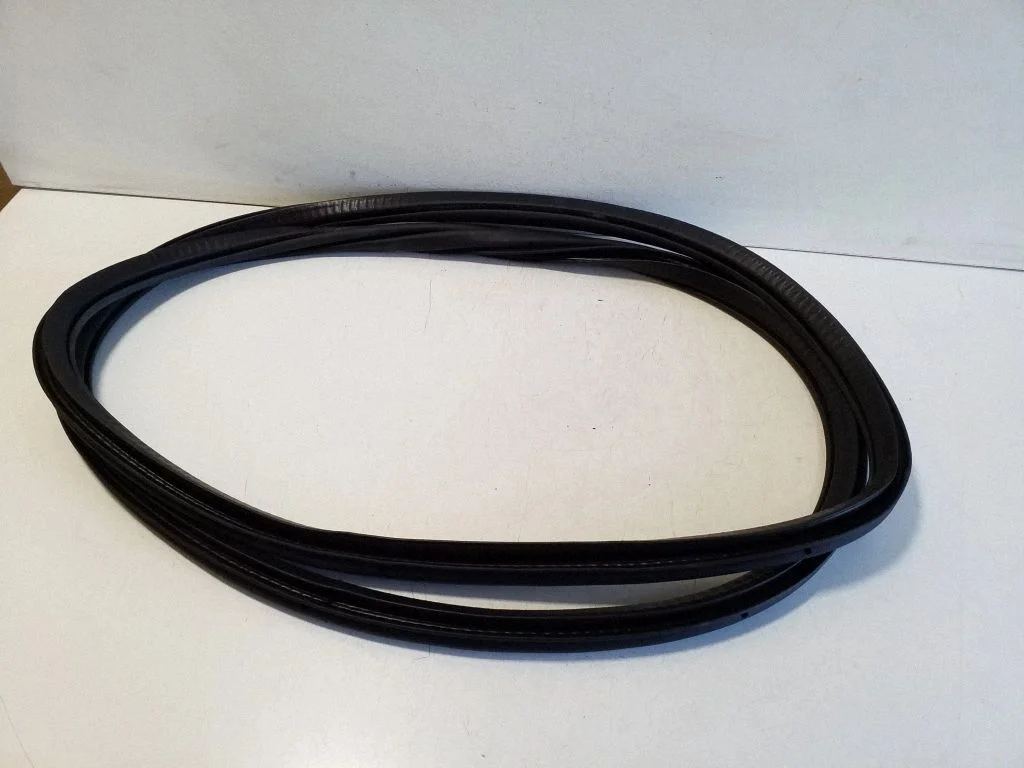Priekšējo durvju blīvgumija (uz virsbūves) 32229214