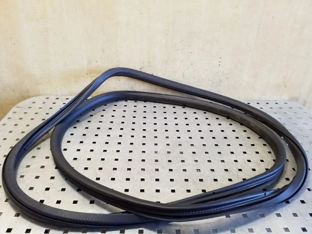 Esiukse tihend (kere pool) – Porsche Cayenne (92A) (2010-2017)
