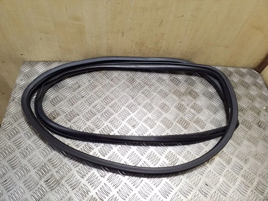 Front door rubber seal – right