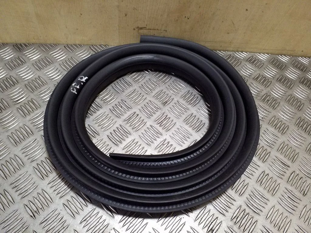 Esiukse tihend (kere pool) – Ford Mondeo MK IV (2007-2014)