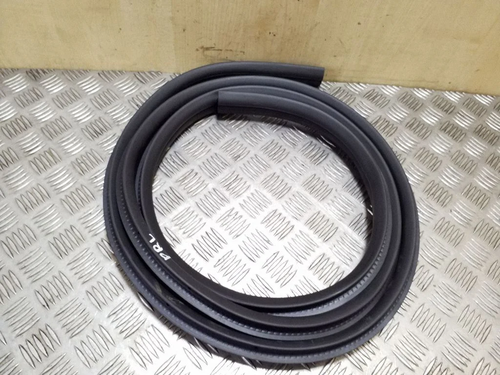 Esiukse tihend (kere pool) – Ford Mondeo MK IV (2007-2014)