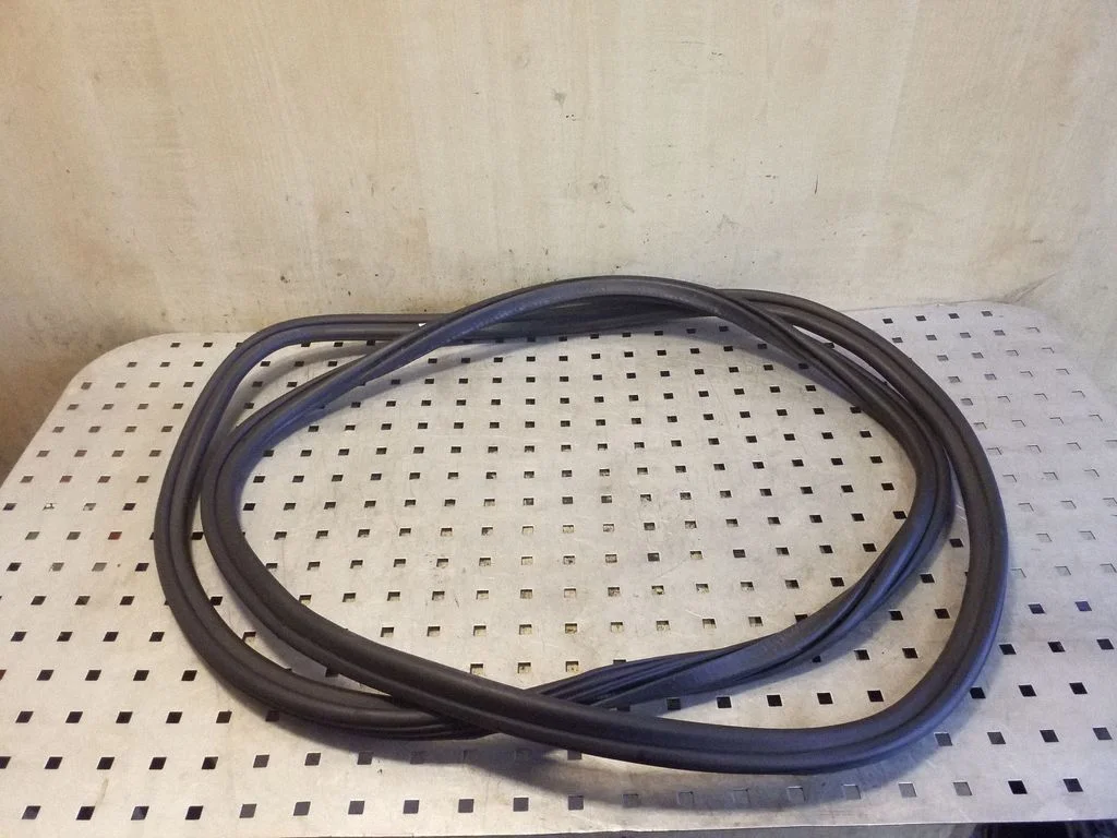 Front door rubber seal 8R0833721D