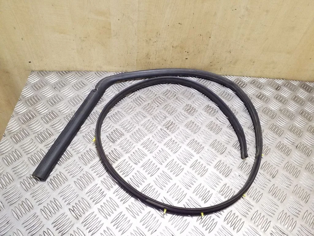 Front door rubber seal 76842JD000
