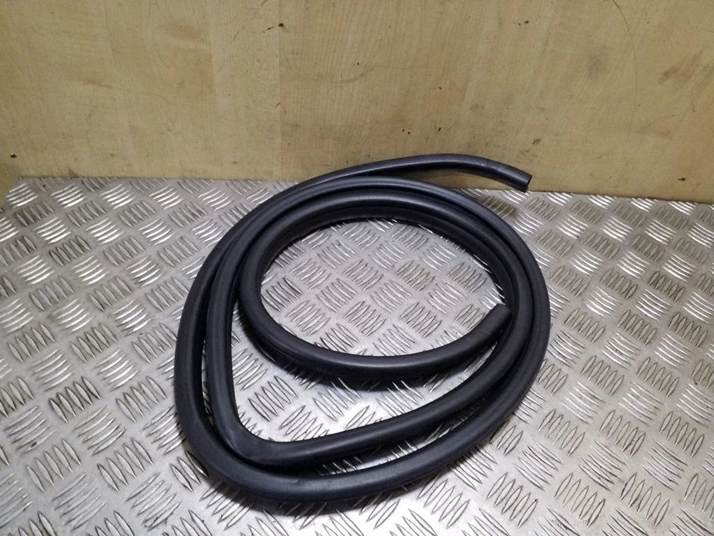 Front door rubber seal – right