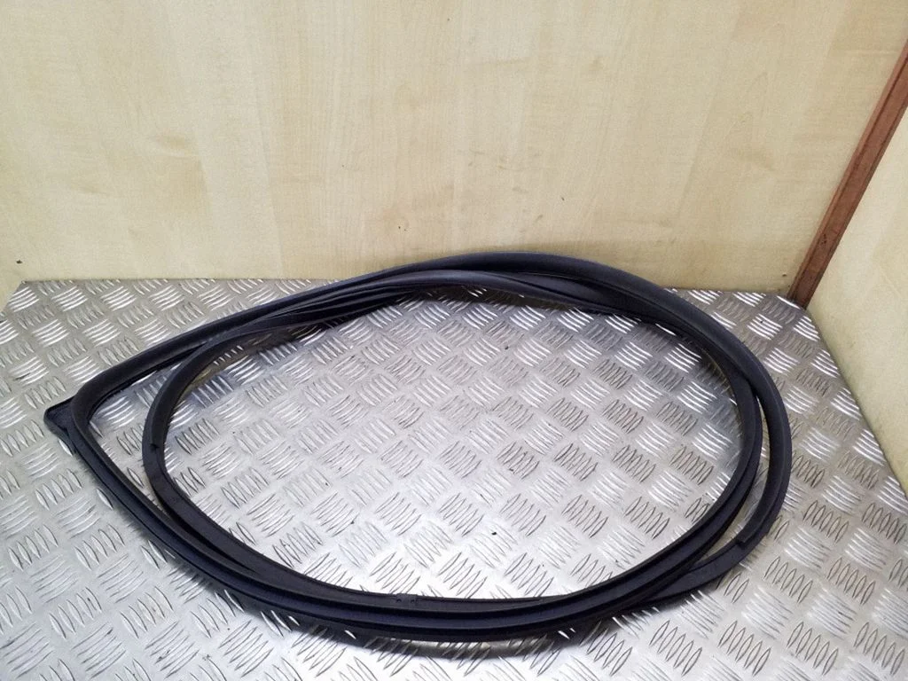 Front door rubber seal – right