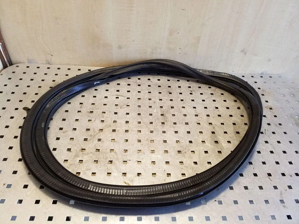 Front door rubber seal – Audi A8 S8 D4 4H (2010-2016), left